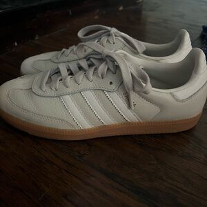 Adidas Men's White and Gray Sneakers